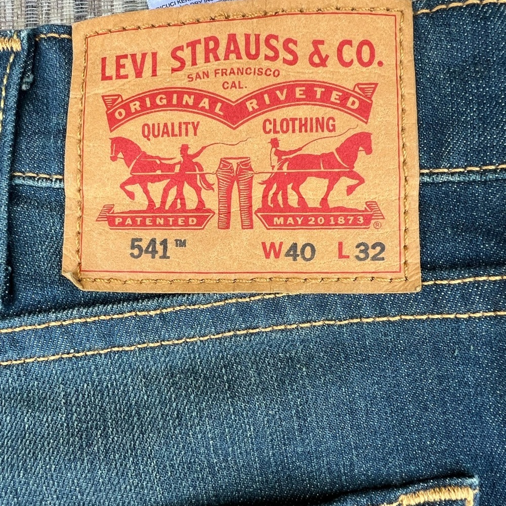 Levi Strauss Men's 541 Dark Wash Athletic Taper Fit Jeans Size W40 L32